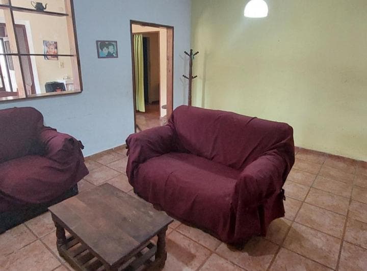 Venta Casa de 4 Dorm. y Quincho Fisherton - 5