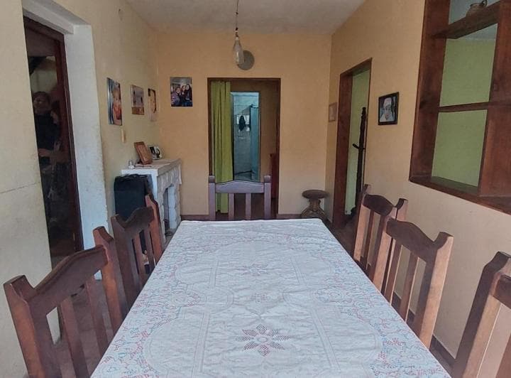 Venta Casa de 4 Dorm. y Quincho Fisherton - 2