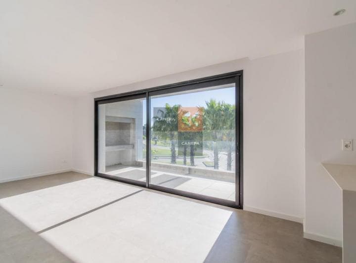 Venta Apartamento de 2 Dorm. en Jardines de Carrasco con Terraza con Parrillero - 3