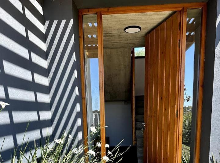 Casa en Alquiler en El Chorro de 3 Dorm. - 5