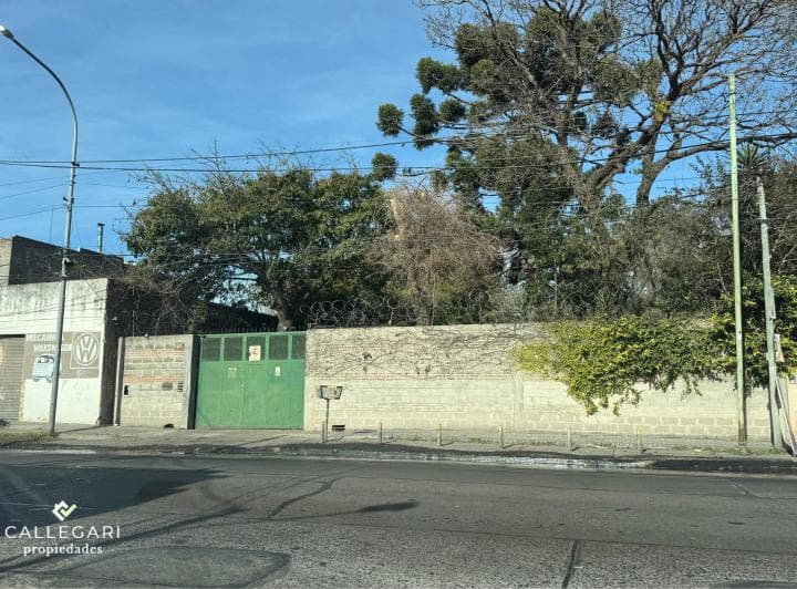 Gran Predio con 2 Casaquinta | Av 14, Berazategui - 2