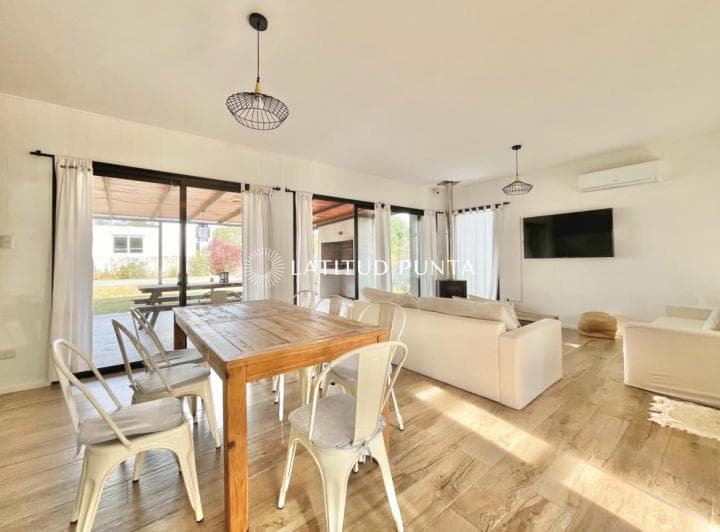 Casa 3 Dorm. con Piscina. Barrio Privado - 3