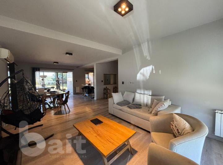 Venta Casa Santina Norte, 4 Dorm., 2 en Suite, Pileta - 2