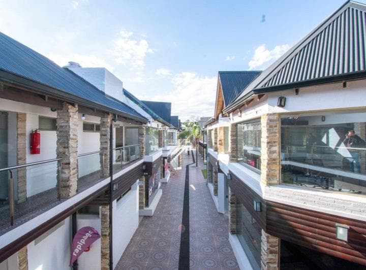 Oficinas a La Venta en Importante Galería Comercial de Funes. Ver Descripción. - 4