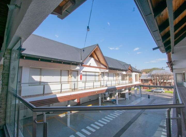 Oficinas a La Venta en Importante Galería Comercial de Funes. Ver Descripción. - 3