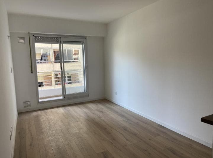 Venta 1 de Mayo 1159 Dos Dorm. con Cochera Balcon Al Frente - 2