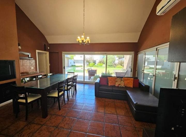 Casa de 3 Dorm. en Venta - 3