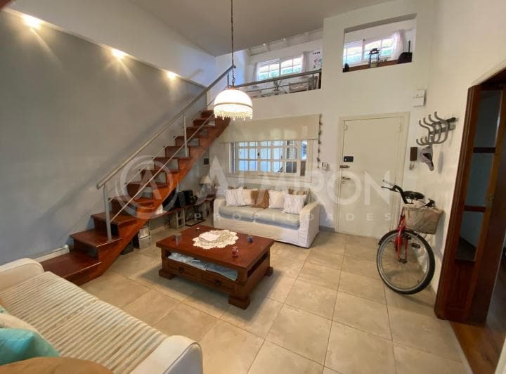 Excelente Casa de 3 Ambientes con Cochera en Muy Buen Barrio - 3