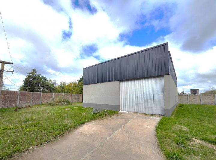 Galpón en Venta con Terreno en Esquina Ibarlucea | Zona Comercial Estratégica - 2