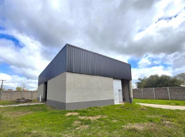 Galpón en Venta con Terreno en Esquina Ibarlucea | Zona Comercial Estratégica - 4