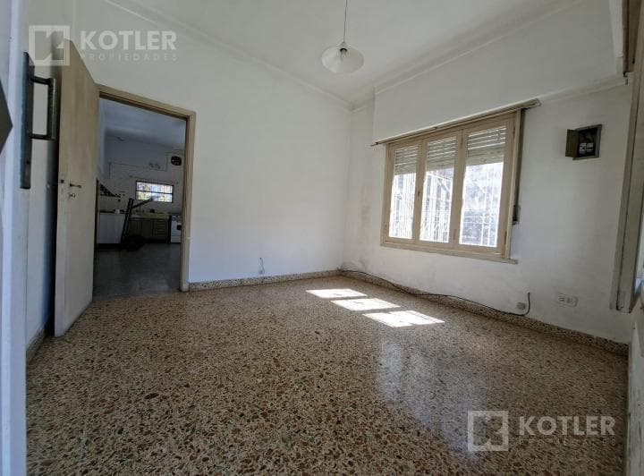 Casa 3 Ambientes con Garage y Gran Fondo Libre en Lote de 10x42 - 5