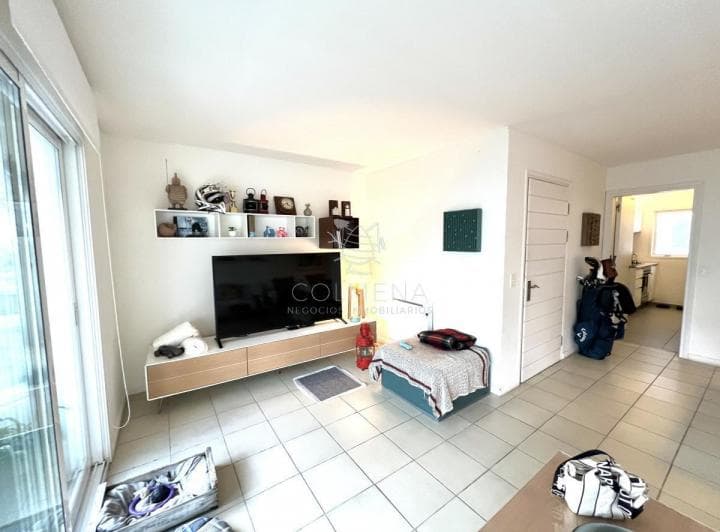 Encantador Apartamento de 2 Dorm. y 2 Baños, Vista Al Puerto - 2