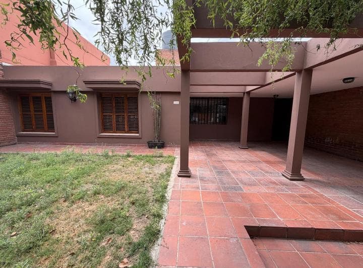 Casa en Alquiler a m de Ruta 20 con Pileta - 3