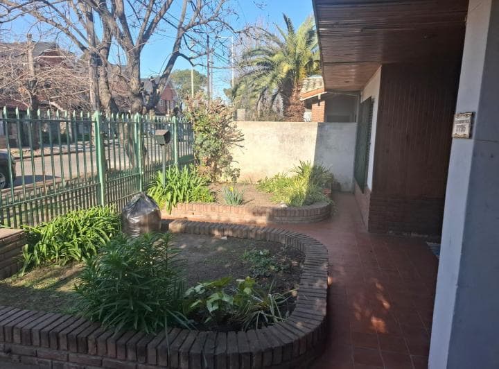 Chalet 4 Ambientes a La Venta en Los Polvorines. Ideal Familia o Inversores - 2