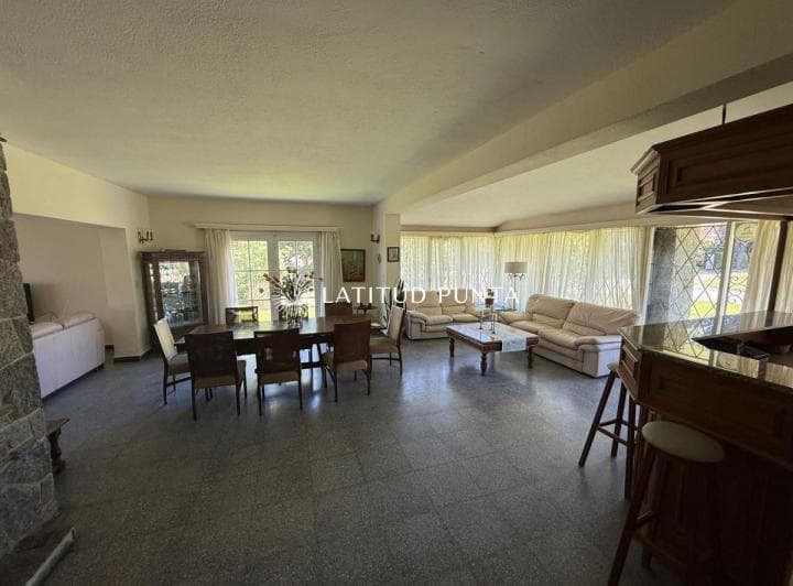 Casa a Una Cuadra del Mar en Venta - 4