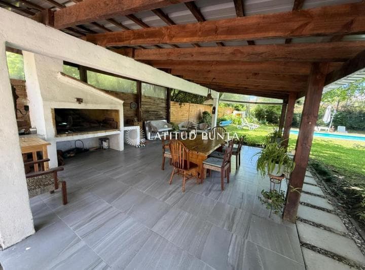 Casa a Una Cuadra del Mar en Venta - 2