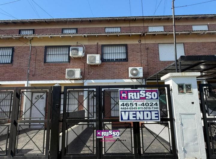 Venta Triplex 3 Ambientes en Villa Luzuriaga - 2
