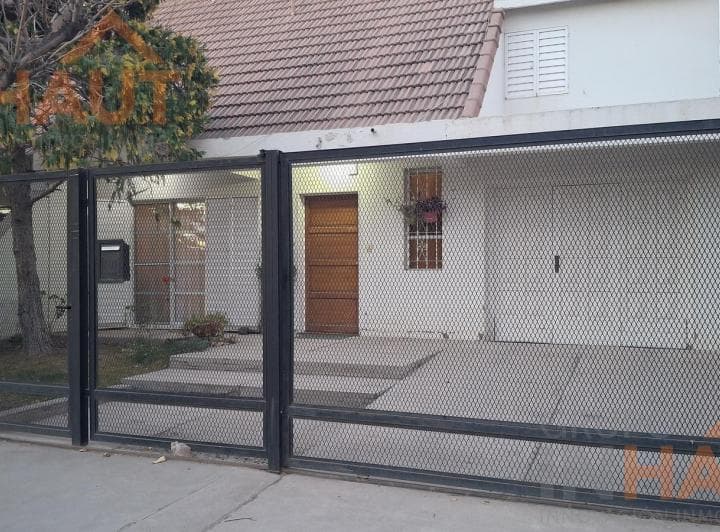 Casa en Venta en Barrio Bancario de Fernández Oro - 5