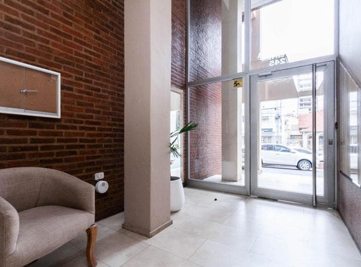 Venta Exclusivo Piso de 5 Amb. con 2 Coch. en Pleno Lanusita... Algo Realmente Diferente! - 4