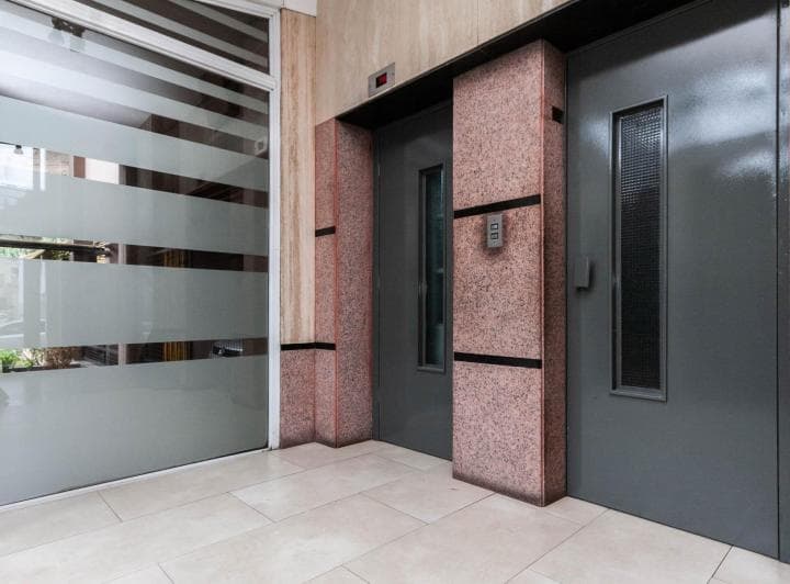 Venta Exclusivo Piso de 5 Amb. con 2 Coch. en Pleno Lanusita... Algo Realmente Diferente! - 3