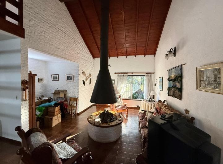 Propiedad con 4 Dorm., Pileta y Garage en Excelente Zona de Castelar Norte - 3