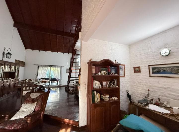 Propiedad con 4 Dorm., Pileta y Garage en Excelente Zona de Castelar Norte - 4