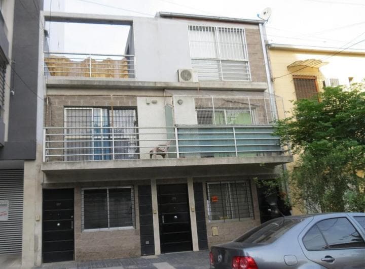 Duplex de 3 Amb. C/bcon, Patio, Qcho y Parrilla Llavallol 2100 - 2