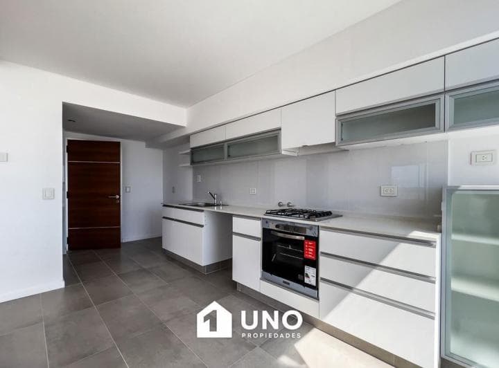 Amplio Departamento de 3 Dorm. con Balcón Terraza y Vista Al Río, Cochera y Amenities. - 4