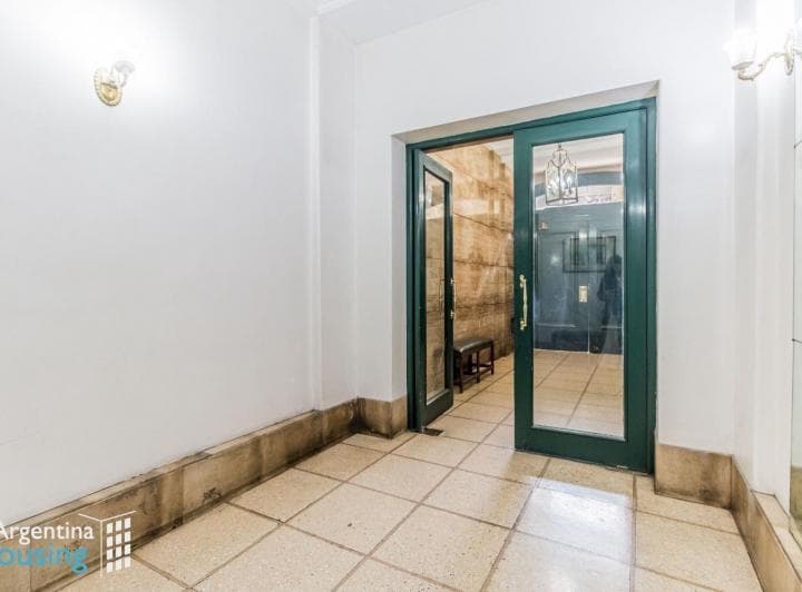 Venta de Excelente Depto de 3 Ambientes en Edificio Racionalista en Recoleta - 2