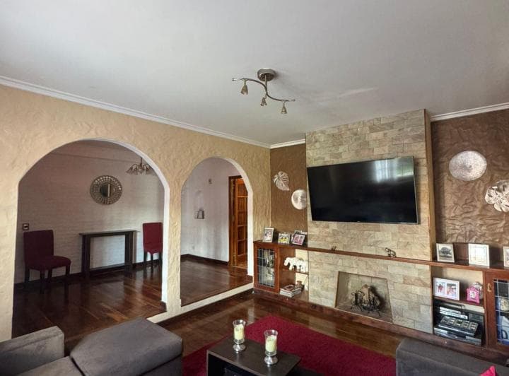 Chalet 5 Ambientes, en El Prestigioso Barrio Parque Luro. - 5