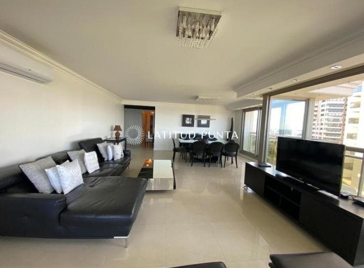 Playa Brava, 3 Dorm. y Servicio - 2