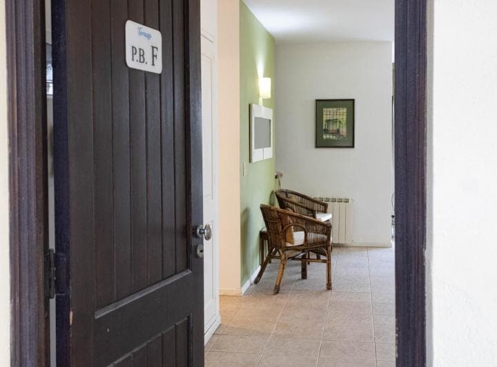 Departamento 2 Dorm. con Jardín y Parrilla a Pasos del Mar en Venta en Cariló C/financiación - 4