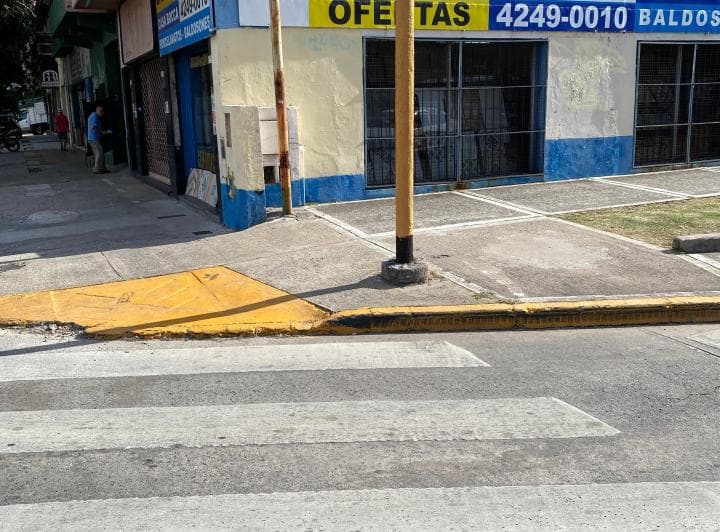 Local Comercial con Galpón - 2