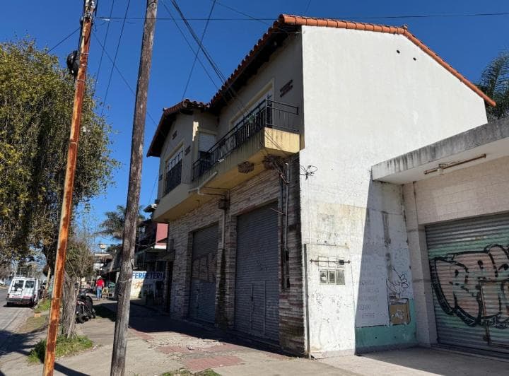 Casa en Venta en Ranelagh Apto Credito Banco Nacion. 3 Amb C/ Parque y Local. - 2