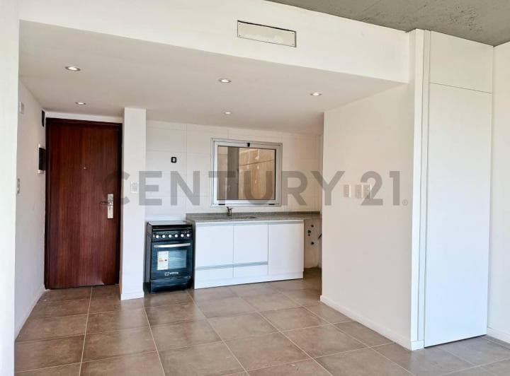 Departamento en Venta de 2 Dorm. y Cochera en La Plata - 4