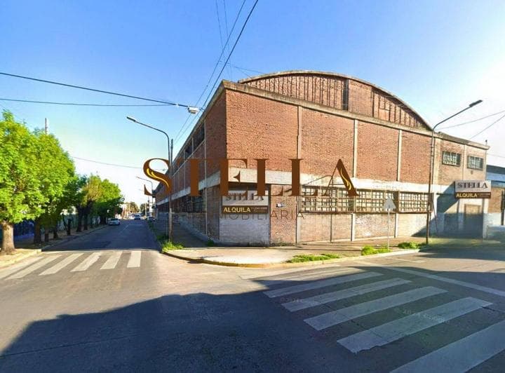 Nave Industrial de 1.500 m² en Planta Alta con Estacionamiento Sobre Av Illia - 3