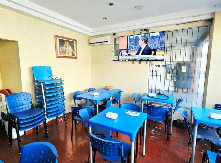 Local a La Calle en Venta - 3