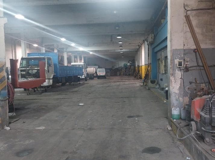 Amplio Galpon con Oficinas y Departamentos en San Justo - 2