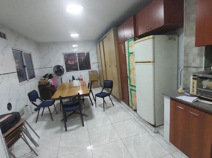 Amplio Galpon con Oficinas y Departamentos en San Justo - 4