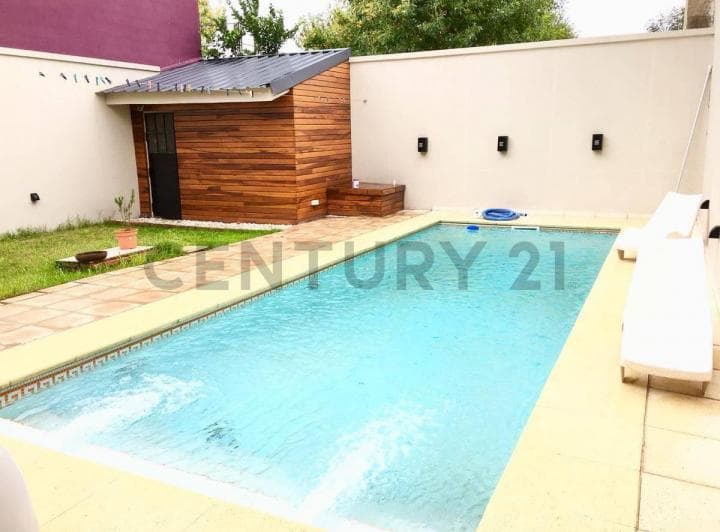Venta de Casa 4 Ambientes en Ituzaingo Norte con Piscina - 2