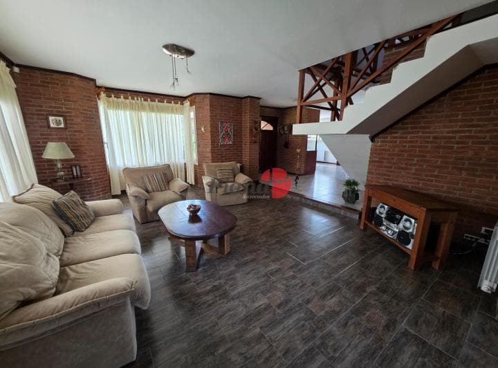 Casa en Venta - Barrio B5 - Excelente Estado - Quincho - Financiación - 5