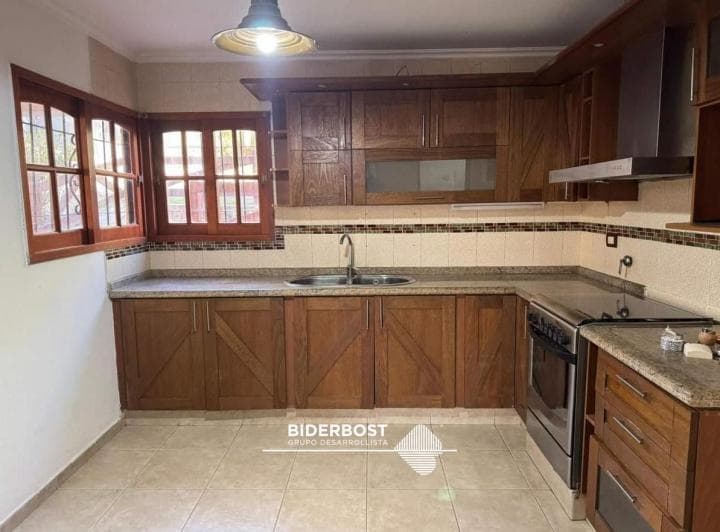 Casa en Venta en Carlos Paz con Hermoso Jardin - 2