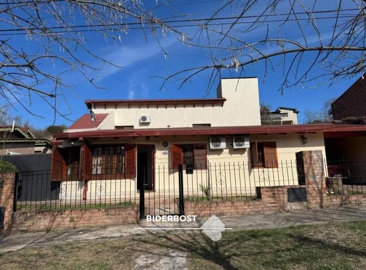 Casa en Venta en Carlos Paz con Hermoso Jardin - 4