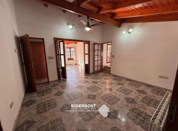 Casa en Venta en Carlos Paz con Hermoso Jardin - 3