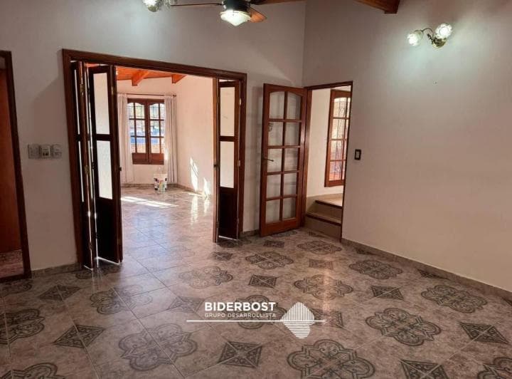Casa en Venta en Carlos Paz con Hermoso Jardin - 5