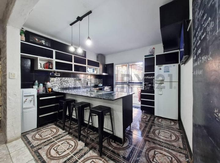 Casa de 4 Dorm. en Venta - 3