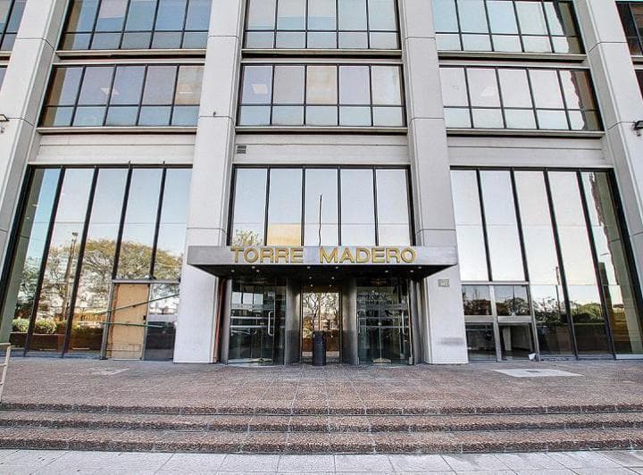 Oficina Desarrollada en 2 Plantas con Una Superficie Total de 1470 m², con 13 Cocheras y 9 Bauleras - 5