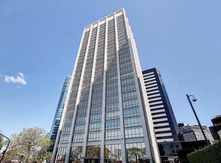 Oficina Desarrollada en 2 Plantas con Una Superficie Total de 1470 m², con 13 Cocheras y 9 Bauleras - 3