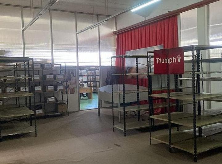 Deposito de 2750 m² Cub en 1 Planta Sobre 4,400 m² Terreno Parquizado. Sist C/incendio X Hidrantes - 4