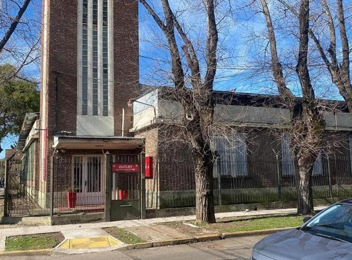 Deposito de 2750 m² Cub en 1 Planta Sobre 4,400 m² Terreno Parquizado. Sist C/incendio X Hidrantes - 2